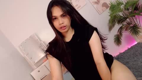 Snapshot of momi_khem019 chatting on September 24, 2025, 8:06 am MOMIKHEM online show from September 24, 2025, 8:06 am