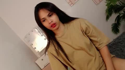 Snapshot of momi_khem019 chatting on October 4, 2025, 2:31 am MOMIKHEM online show from October 4, 2025, 2:31 am