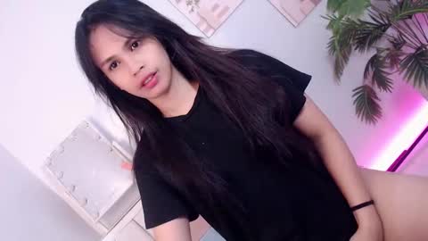 Snapshot of momi_khem019 chatting on October 8, 2025, 6:22 am MOMIKHEM online show from October 8, 2025, 6:22 am