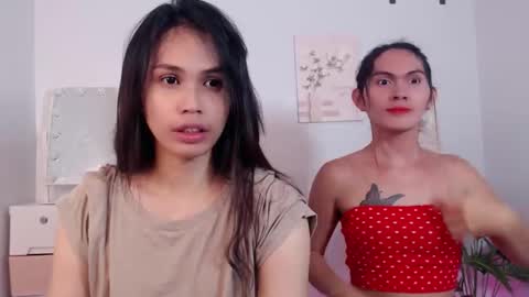 Snapshot of momi_khem019 chatting on October 13, 2025, 11:54 am MOMIKHEM online show from October 13, 2025, 11:54 am