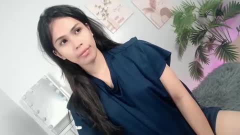 Snapshot of momi_khem019 chatting on October 28, 2025, 7:23 am MOMIKHEM online show from October 28, 2025, 7:23 am