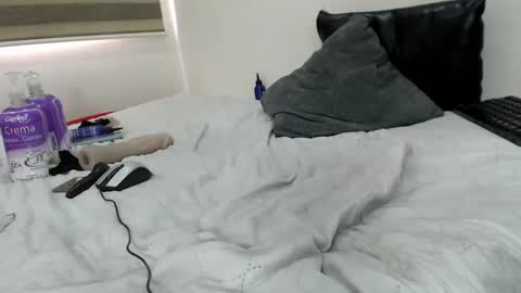 mommy26 online show from February 6, 2025, 1:32 pm