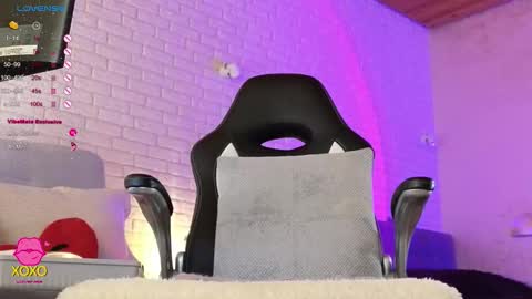 mommy_goddess online show from November 6, 2025, 8:04 am