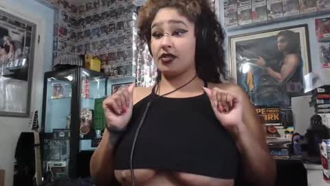 Snapshot of mommybubbles chatting on February 13, 2025, 7:31 pm Mommy bubbles online show from February 13, 2025, 7:31 pm