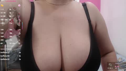 Snapshot of mommyissuess_ chatting on February 12, 2025, 2:56 am Daphne online show from February 12, 2025, 2:56 am