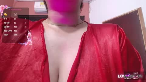 Snapshot of mommyissuess_ chatting on March 7, 2025, 5:18 am Daphne online show from March 7, 2025, 5:18 am