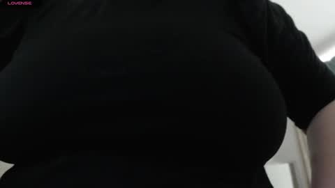 Daphne  online show from October 15, 2025, 7:14 pm