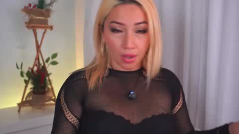 Snapshot of mommysquirt_ chatting on November 9, 2025, 7:23 pm Kendall Evanz online show from November 9, 2025, 7:23 pm