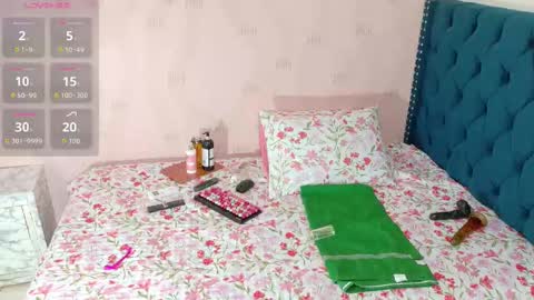 Snapshot of mommywebcam chatting on October 21, 2025, 2:34 am DINAH online show from October 21, 2025, 2:34 am