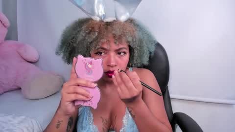 Momo  online show from April 6, 2026, 3:37 am