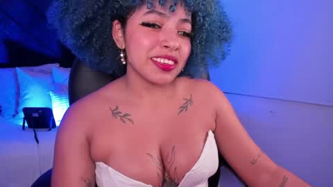 Momo  online show from May 29, 2026, 5:05 am