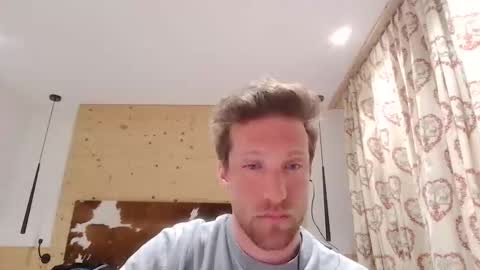 Snapshot of moms_little_monster chatting on November 19, 2025, 9:37 pm moms_little_monster online show from November 19, 2025, 9:37 pm