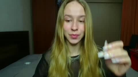 Snapshot of mona__liza chatting on September 19, 2025, 3:45 pm Mona online show from September 19, 2025, 3:45 pm