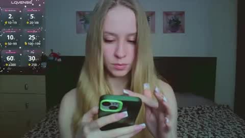 Snapshot of mona__liza chatting on February 19, 2026, 4:58 pm Mona online show from February 19, 2026, 4:58 pm