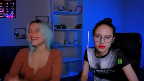 Snapshot of mona_cloud chatting on October 13, 2025, 8:42 pm Mona online show from October 13, 2025, 8:42 pm