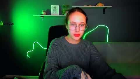 Snapshot of mona_cloud chatting on October 16, 2025, 8:10 pm Mona online show from October 16, 2025, 8:10 pm