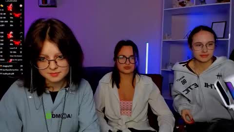 Snapshot of mona_cloud chatting on October 17, 2025, 8:11 pm Mona online show from October 17, 2025, 8:11 pm