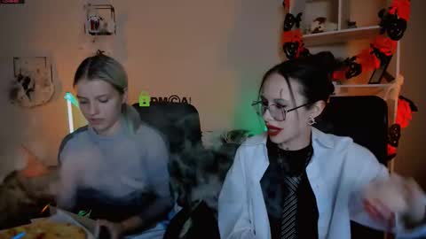 Snapshot of mona_cloud chatting on October 20, 2025, 7:14 pm Mona online show from October 20, 2025, 7:14 pm