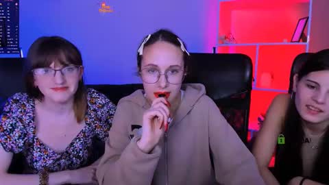 Snapshot of mona_cloud chatting on November 5, 2025, 8:09 pm Mona online show from November 5, 2025, 8:09 pm