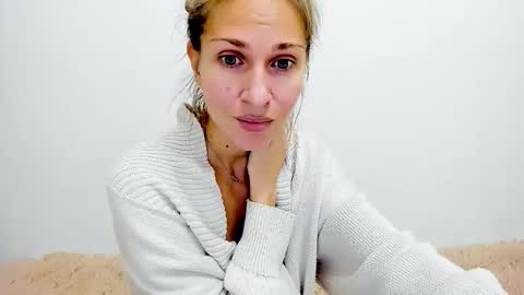 Mona online show from October 12, 2025, 3:11 pm