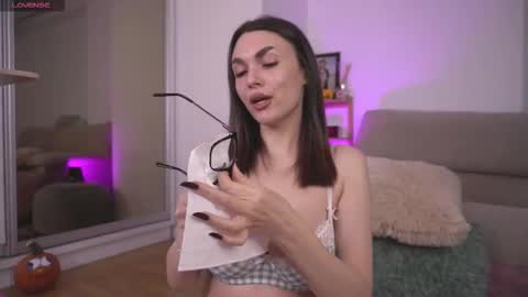 Snapshot of mona_lisss chatting on October 15, 2025, 11:10 am Mona Lisss online show from October 15, 2025, 11:10 am