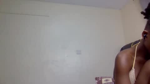 Snapshot of mona_luv1 chatting on September 12, 2025, 12:27 pm Mona online show from September 12, 2025, 12:27 pm