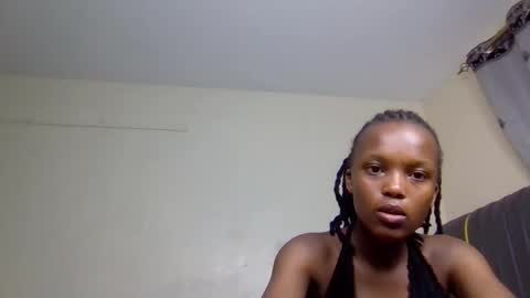 Snapshot of mona_luv1 chatting on September 14, 2025, 1:05 am Mona online show from September 14, 2025, 1:05 am