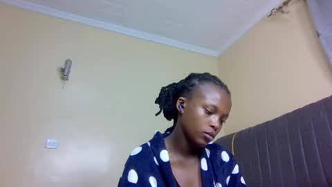 Mona online show from October 12, 2025, 1:15 am