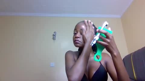 Mona online show from November 3, 2025, 7:09 am