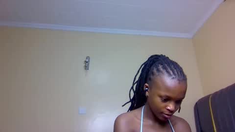 Mona online show from November 12, 2025, 1:39 am