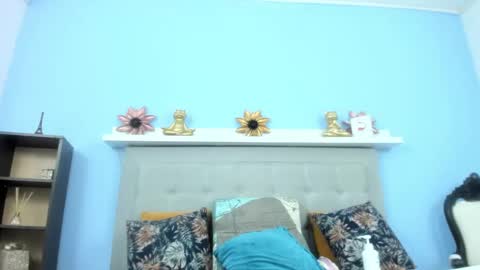 paola online show from October 31, 2025, 2:51 pm