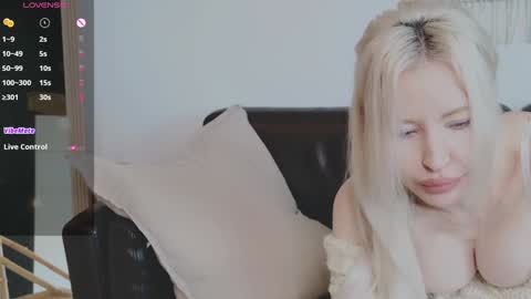 Snapshot of monet_stclair chatting on January 13, 2025, 6:16 pm PoppyPlayful online show from January 13, 2025, 6:16 pm