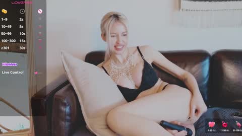Snapshot of monet_stclair chatting on January 20, 2025, 5:37 pm PoppyPlayful online show from January 20, 2025, 5:37 pm