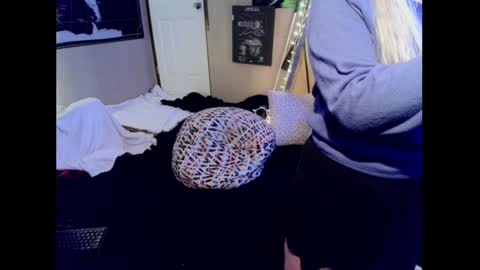 Monica online show from January 3, 2025, 3:44 pm