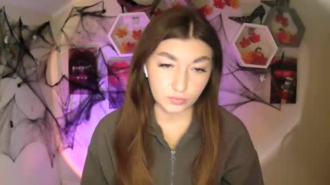 sweet girl and shine body online show from October 6, 2025, 9:07 am