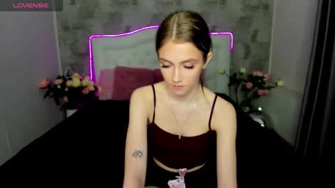 Snapshot of monicagolld chatting on November 3, 2025, 3:24 pm MonicaGold online show from November 3, 2025, 3:24 pm