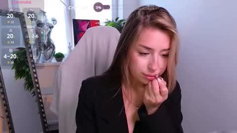 Monica online show from October 18, 2025, 1:12 pm