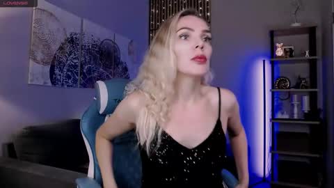 Snapshot of monicharm chatting on September 14, 2025, 1:32 pm monicharm online show from September 14, 2025, 1:32 pm