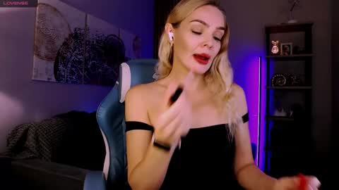 Snapshot of monicharm chatting on September 21, 2025, 2:19 pm monicharm online show from September 21, 2025, 2:19 pm