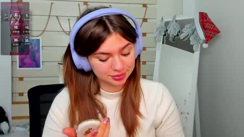 Snapshot of monika_youu chatting on December 21, 2024, 8:18 am Monika online show from December 21, 2024, 8:18 am