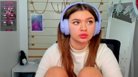 Snapshot of monika_youu chatting on December 21, 2024, 11:22 am Monika online show from December 21, 2024, 11:22 am
