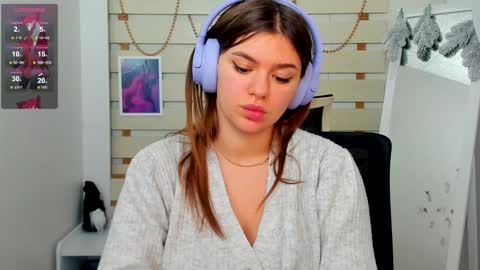 Snapshot of monika_youu chatting on December 22, 2024, 10:17 am Monika online show from December 22, 2024, 10:17 am