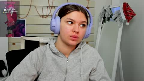 Snapshot of monika_youu chatting on January 12, 2025, 12:01 pm Monika online show from January 12, 2025, 12:01 pm