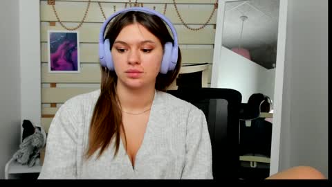 Snapshot of monika_youu chatting on January 21, 2025, 6:02 pm Monika online show from January 21, 2025, 6:02 pm