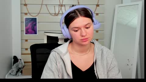 Snapshot of monika_youu chatting on January 27, 2025, 10:16 pm Monika online show from January 27, 2025, 10:16 pm