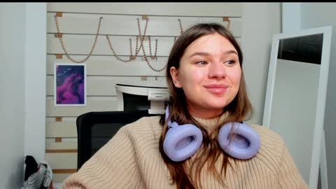 Snapshot of monika_youu chatting on February 5, 2025, 8:35 pm Monika online show from February 5, 2025, 8:35 pm