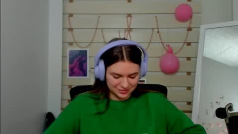 Snapshot of monika_youu chatting on February 20, 2025, 4:46 pm Monika online show from February 20, 2025, 4:46 pm