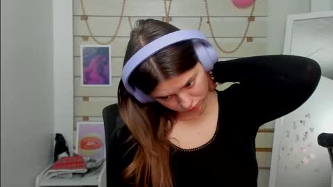 Snapshot of monika_youu chatting on February 23, 2025, 4:35 pm Monika online show from February 23, 2025, 4:35 pm