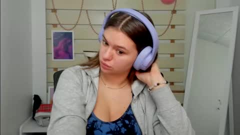 Snapshot of monika_youu chatting on February 25, 2025, 1:17 pm Monika online show from February 25, 2025, 1:17 pm