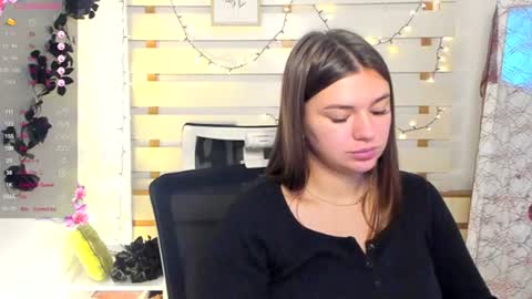 Monika online show from November 5, 2025, 1:55 pm